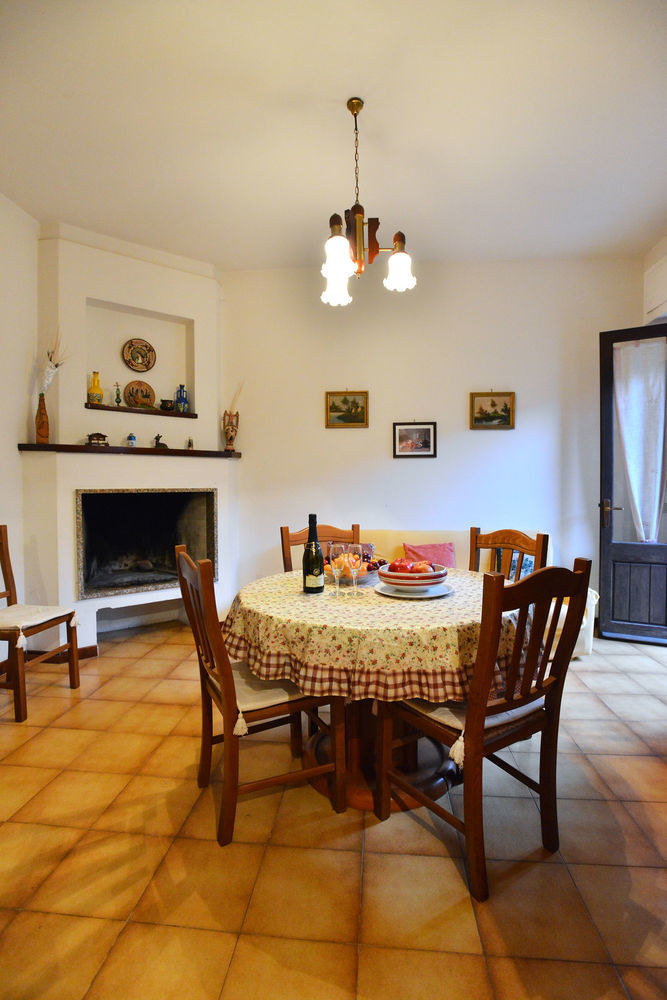 Izzhome Cozy Sunflowers Pula Exterior photo
